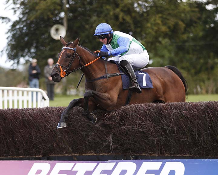 Barton Rose and Paul O'Brien winning at Uttoxeter photo by SD Photos