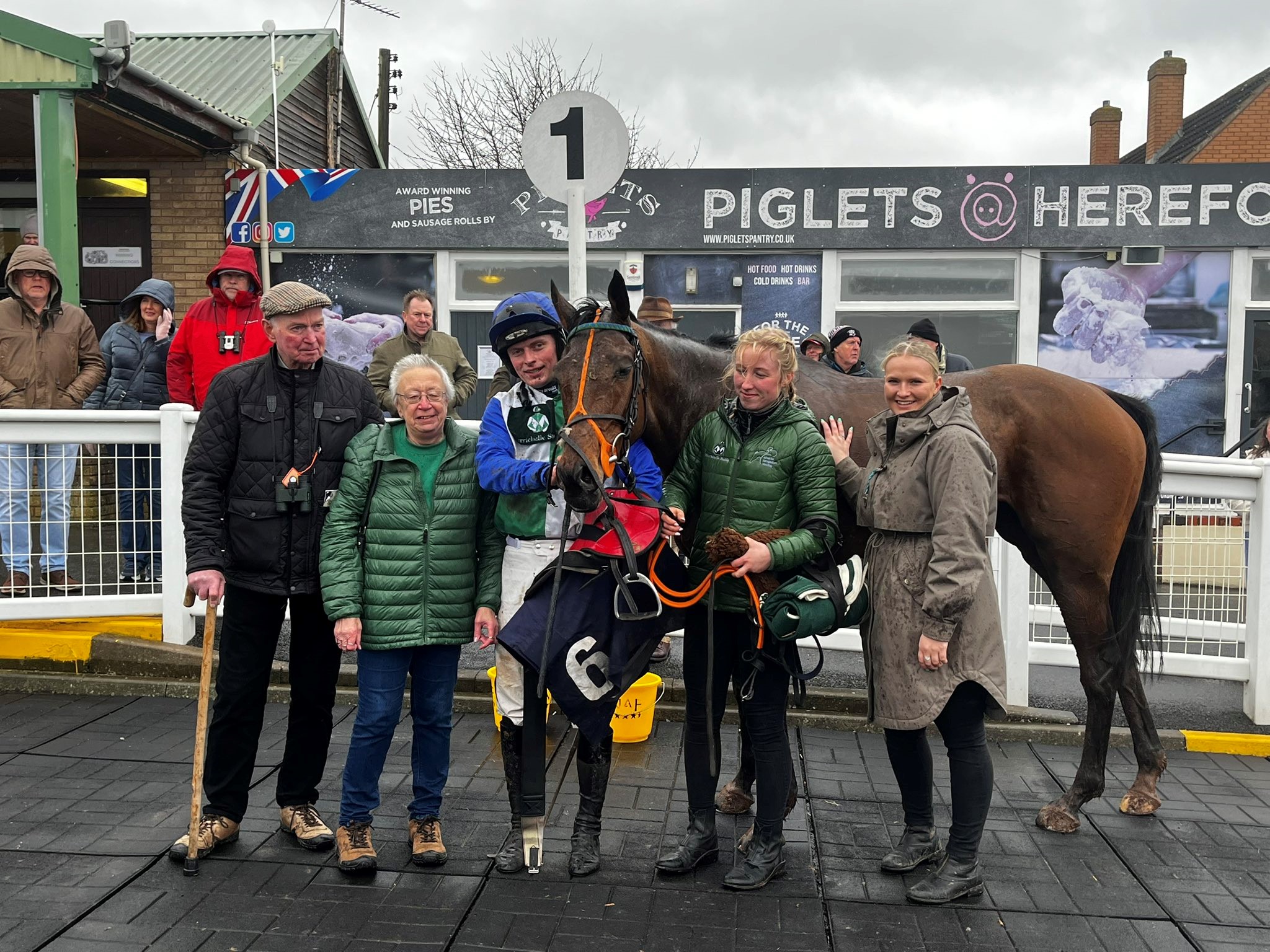 Zestful Hope winning at Hereford