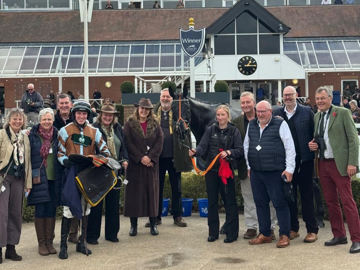 Bowmore winning at Newbury