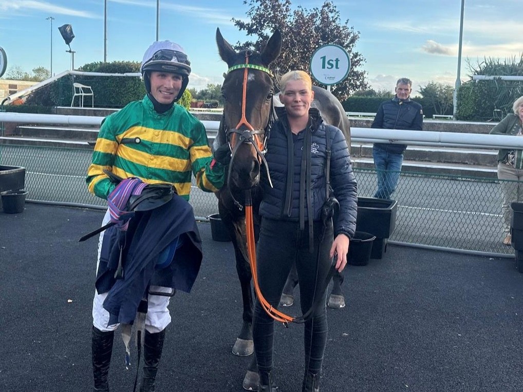 Anxious Moments winning at Southwell