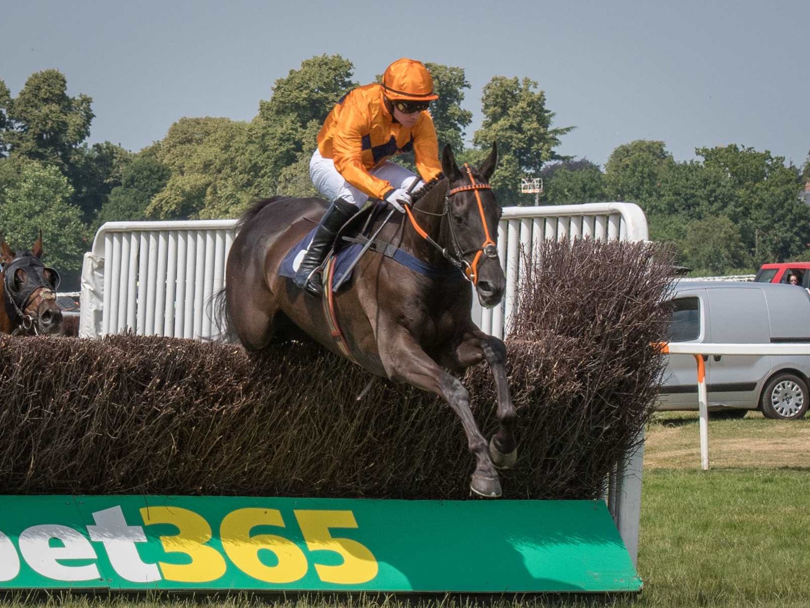 Bestwork winning under Jonathan Burke at Worcester